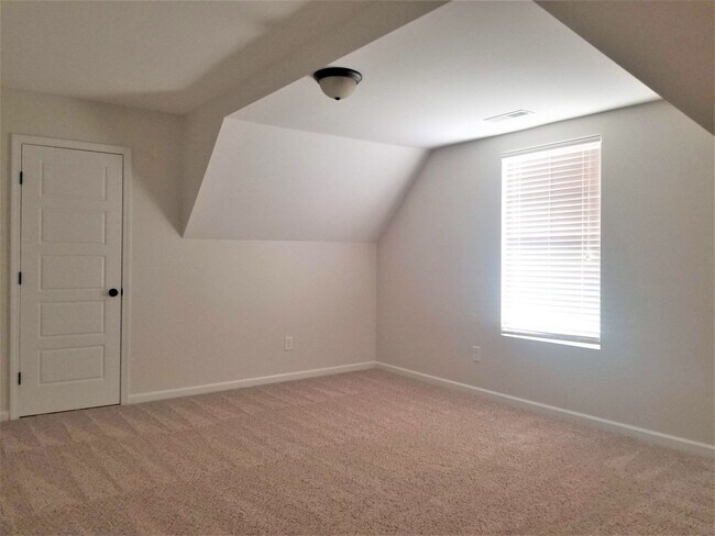 Building Photo - Large 4 Bedroom Home in Towne Pointe! Showings Coming Soon!!!