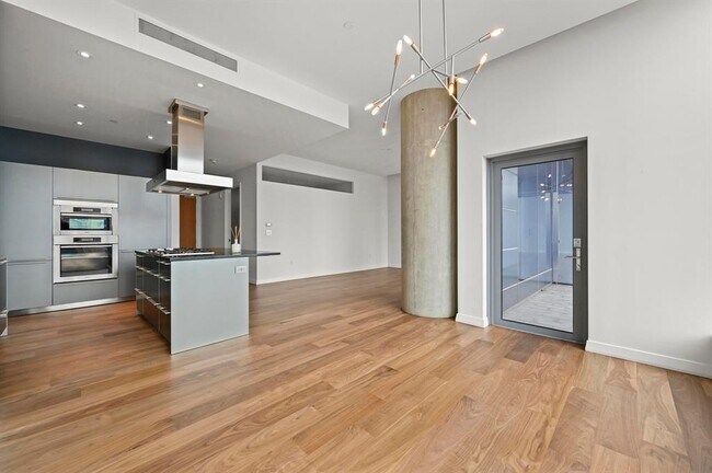 Building Photo - 210 Lavaca St