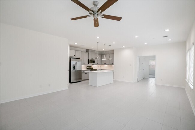 Building Photo - 623 Silver Pear Ct