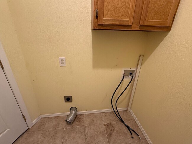 Building Photo - Kellysville 2 bedroom Plenty of Parking, Large fenced yard