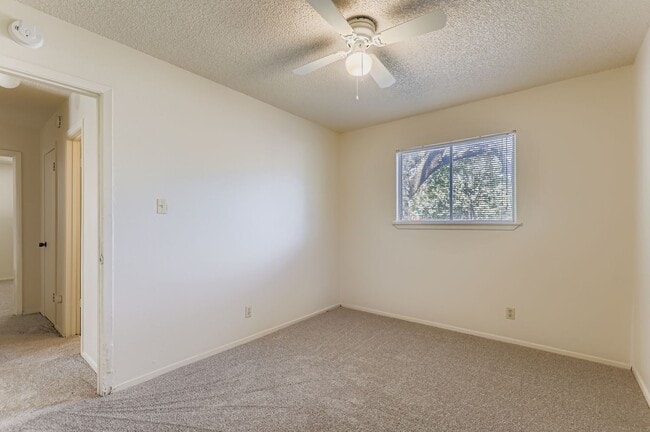 Building Photo - 1740 Rutland Dr