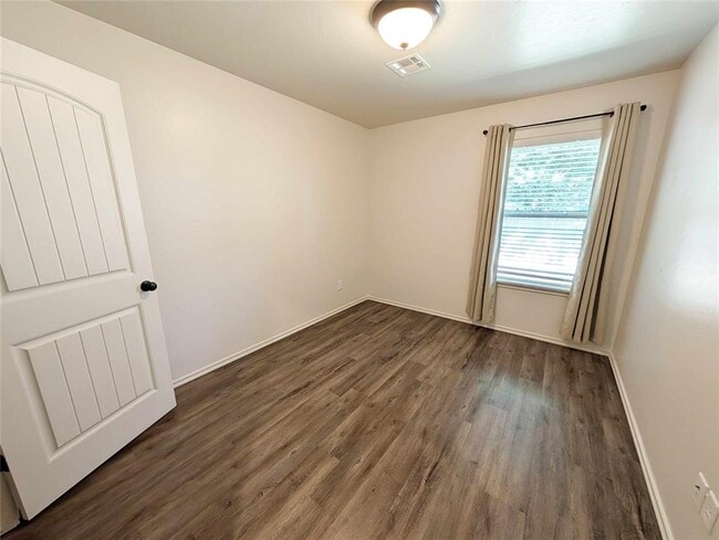 Building Photo - 425 Chalk Hill Ct