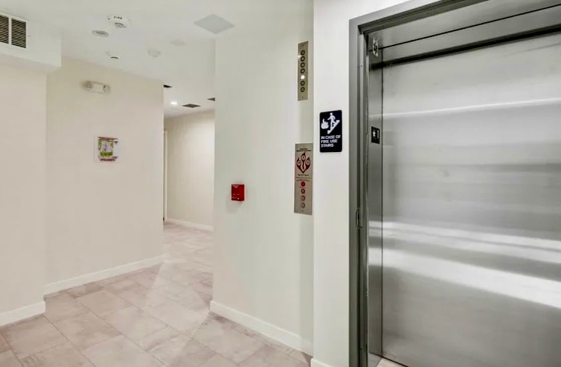 Building Photo - 439 Oak St