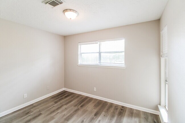 Building Photo - 3206 Teakwood Cir