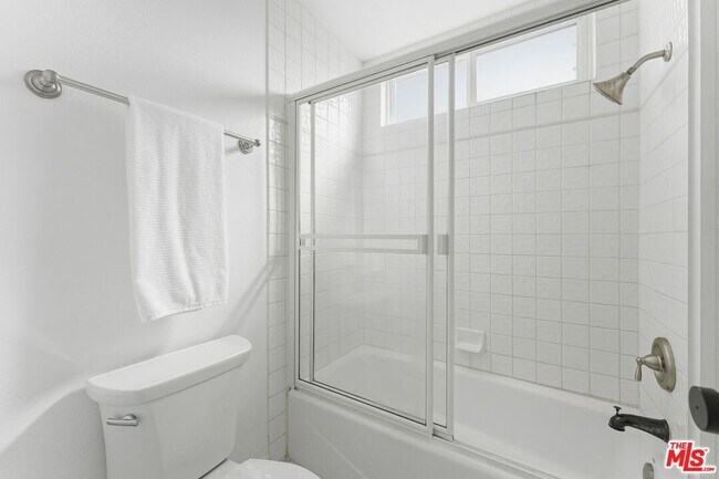 Building Photo - 2308 Schader Dr