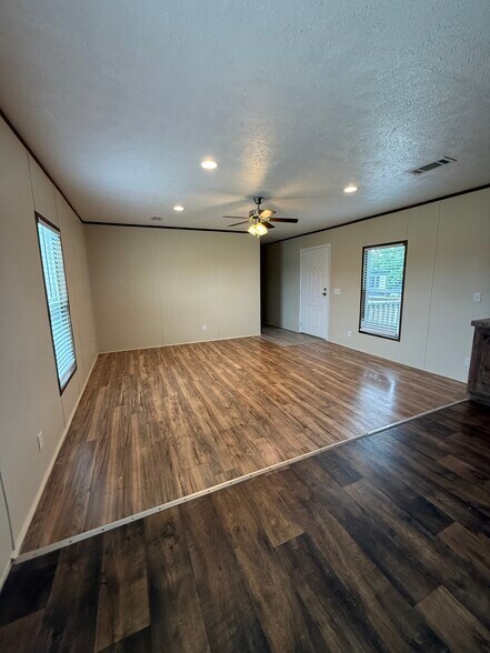 Building Photo - 709 N Collins Fwy