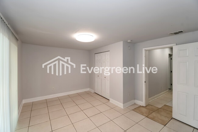 Building Photo - 2835 Belair Rd W