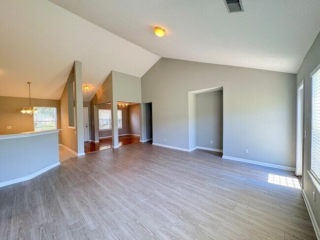 Building Photo - Welcome To Edgefield