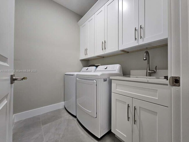 Building Photo - 4205 Nora Ave S