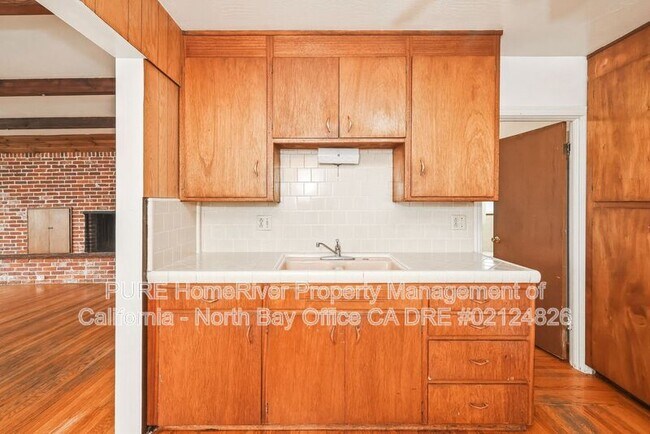 Building Photo - 420 Carrillo St