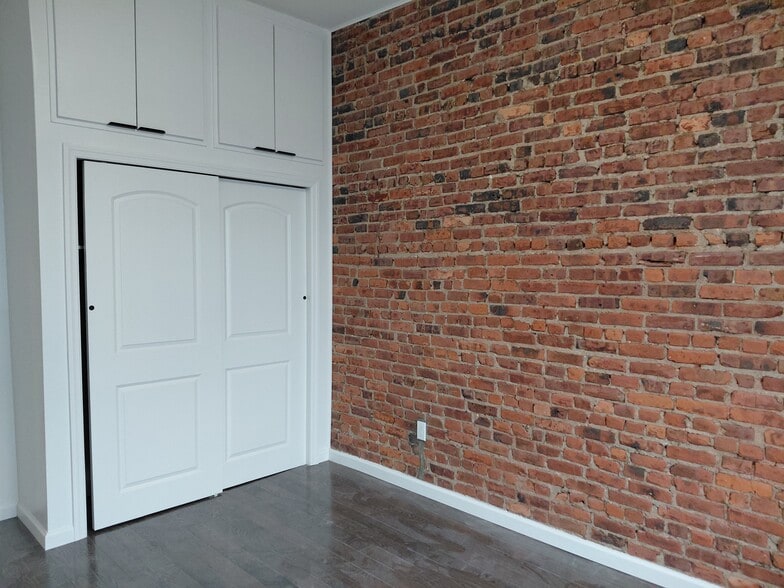 Building Photo - 9611 Church Ave