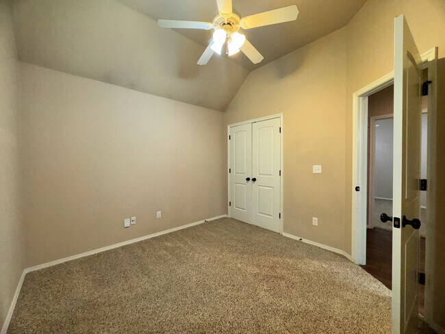 Building Photo - 3 Bed 2 Bath in Edmond!