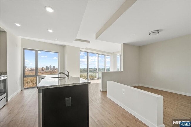 Building Photo - 69 Main St