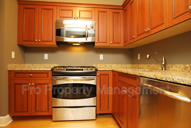 Building Photo - 109 Forest St