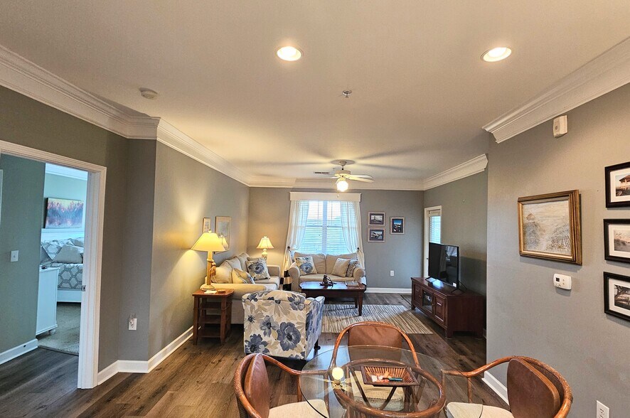 Building Photo - 395 S Crow Creek Dr NW