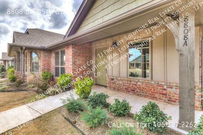 Building Photo - Two bedroom cottage in OKC!