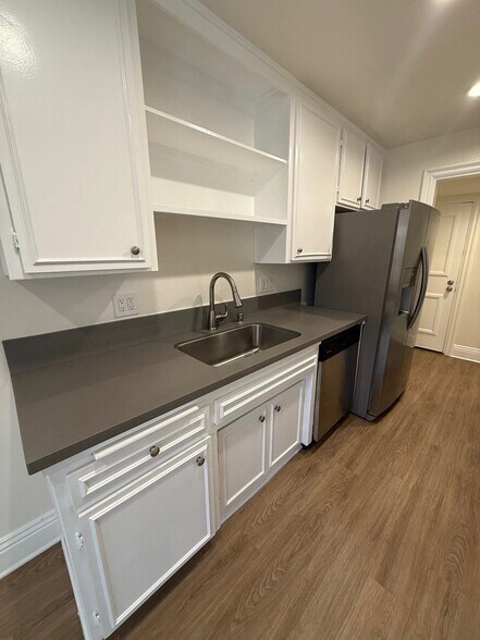 Building Photo - 1940 Malcolm Ave