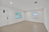 Building Photo - 922 NW 4th Ave