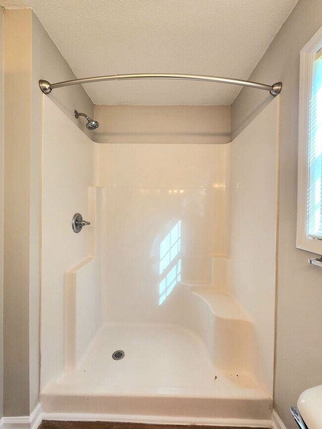 Building Photo - Beautiful 3 bed 2 1/2 bath townhome in a gated community with a pool. Showings Coming Soon!!!