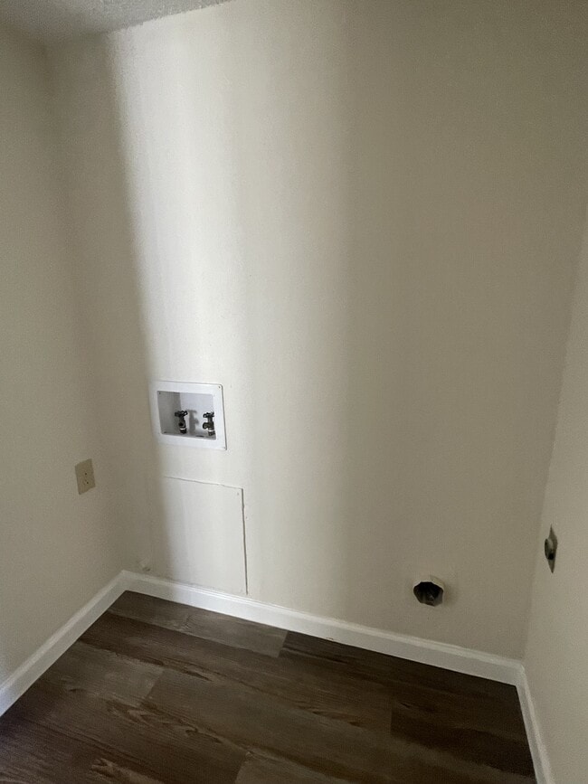 Building Photo - 866 Barandal Dr
