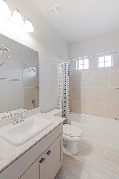 Building Photo - 2212 Dillon Pond Ln