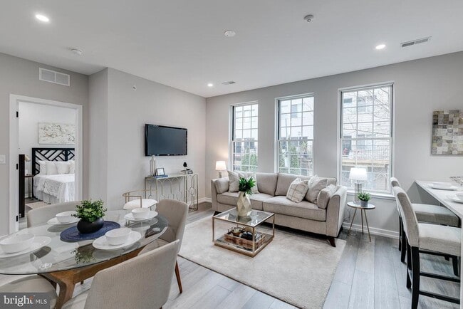 Building Photo - 752 S 16th St