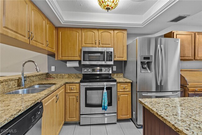 Building Photo - 15140 Riverbend Blvd