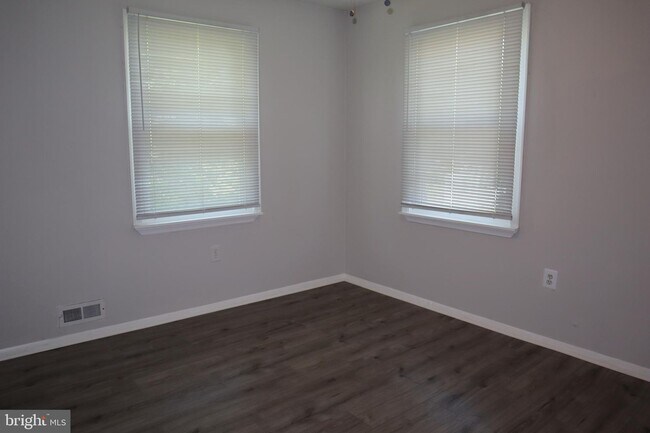 Building Photo - 332 Bailey Ave