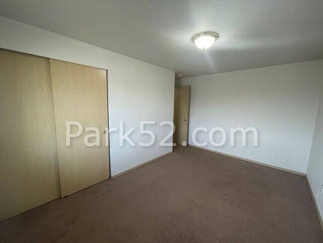 Building Photo - 4 Bedroom 2.5 Bathroom Single Family Home in Tacoma!