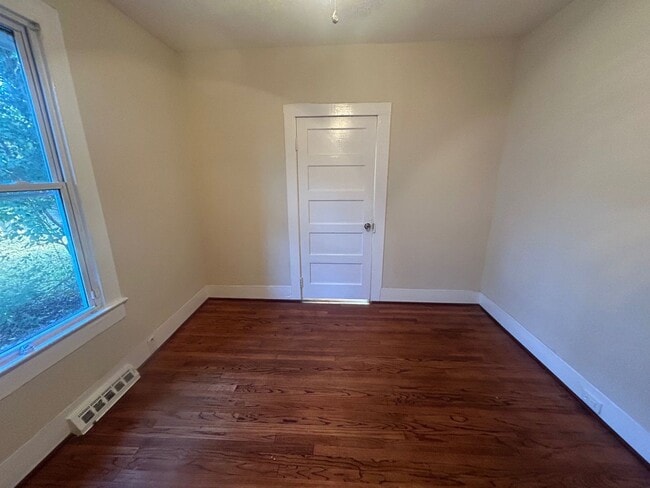 Building Photo - 1506 Charlton St