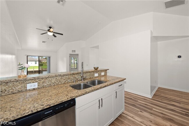 Building Photo - 3520 SW 17th Ave