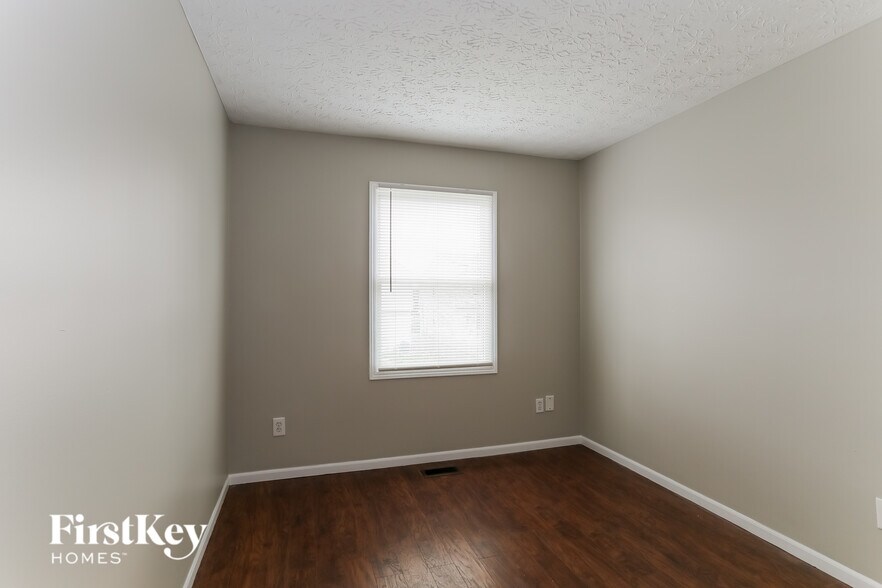 Building Photo - 5842 Rothrock Ct