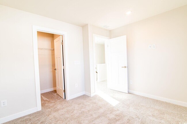 Building Photo - 2812 Rowyn St