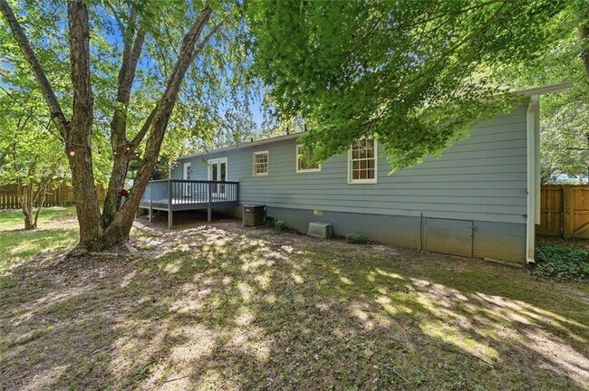 Building Photo - 1013 Shady Ln