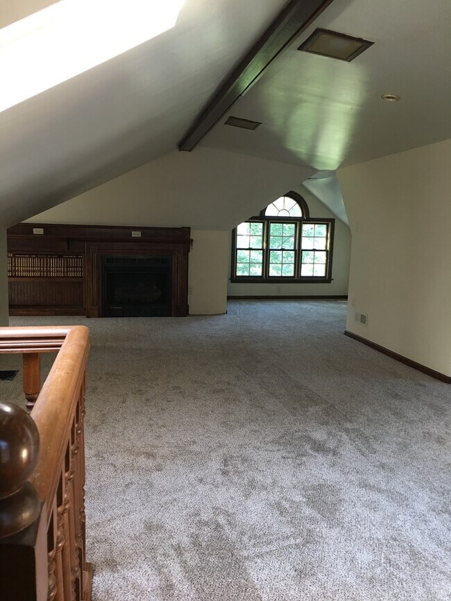 Building Photo - 926 Tibbetts Wick Rd