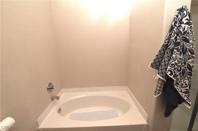 Building Photo - 6889 Beverly Glen Ave