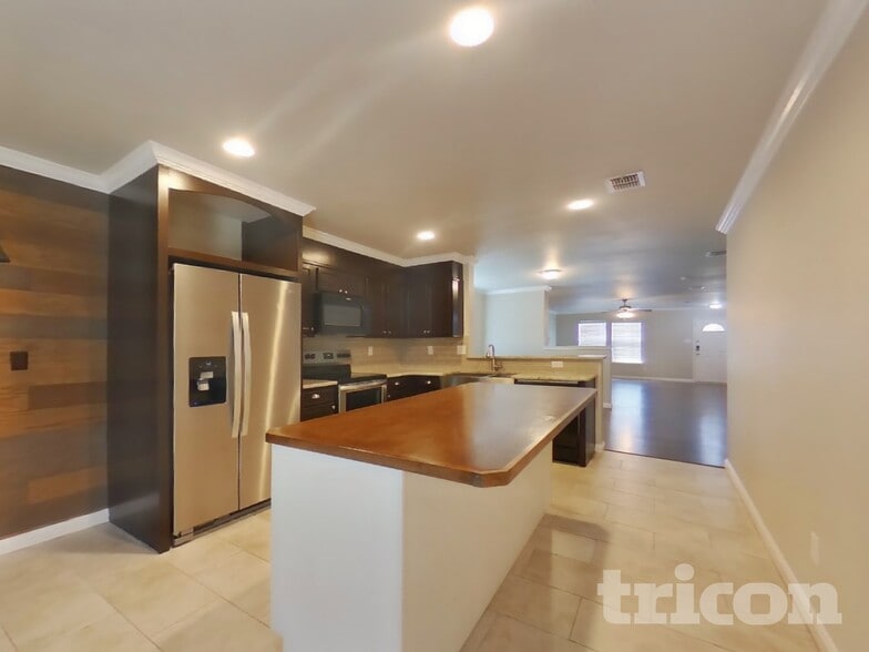 Building Photo - 12632 Shady Cedar Dr