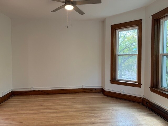 Building Photo - 5138 W Montrose Ave