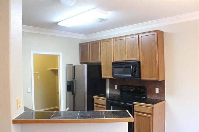 Building Photo - 2632 Century Park Blvd