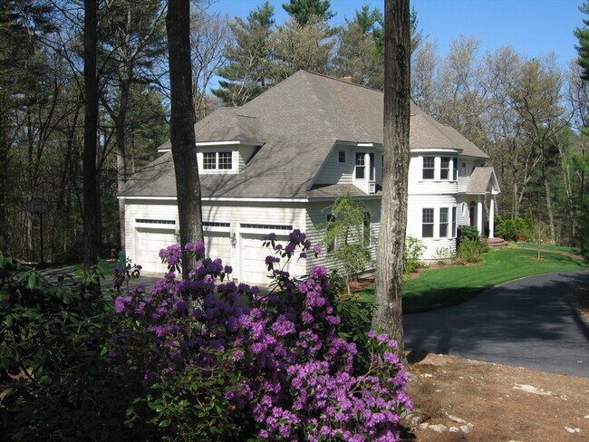 Building Photo - 41 Carriage Way