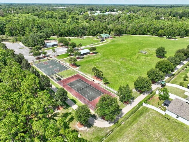 Building Photo - 137 Fairway Ct