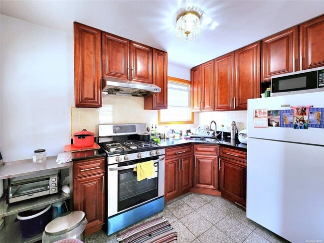 Building Photo - 40-50-50 Utopia Pkwy