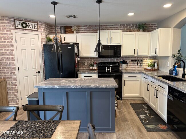 Building Photo - 10962 W Manzanita Dr