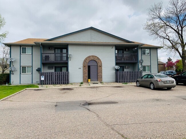 Building Photo - RENT INCLUDES ALL UTILITIES, except for electric! Large 2 bedroom 1 bath apartment in an 8-plex