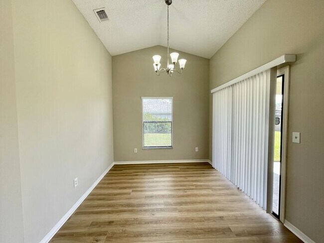 Building Photo - GREAT 3/2 HOME IN OVIEDO STILLWATER SUBDIVISION