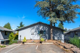 Building Photo - 2Bd/1.5Ba Shoreline Condo