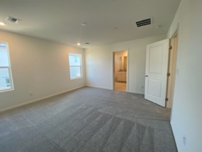 Building Photo - Gorgeous 4 bedroom ENERGY STAR certified 2...