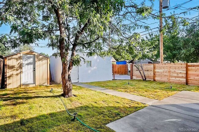 Building Photo - Beautiful 2 Bed 2 Bath With Bonus Living Space in Denver's Clayton Neighborhood