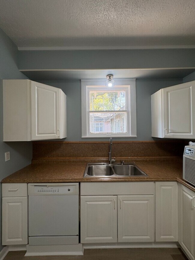 Building Photo - 511 Kirby Pl