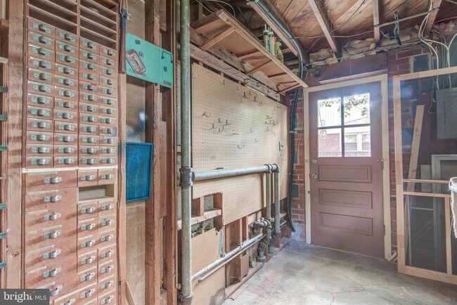 Building Photo - 8120 Drayton Ln